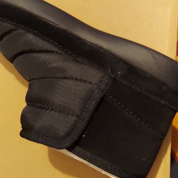 UGG | Zaylen Boots, Black, Size 10 - Picture 4 of 8